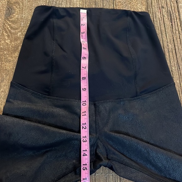 Ingrid + Isabel Maternity Active Leggings - Picture 8 of 8